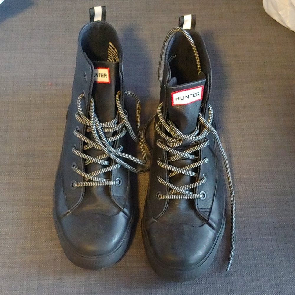 Black hunter toe boots